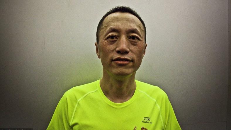 郁亮在南极脱光了上衣